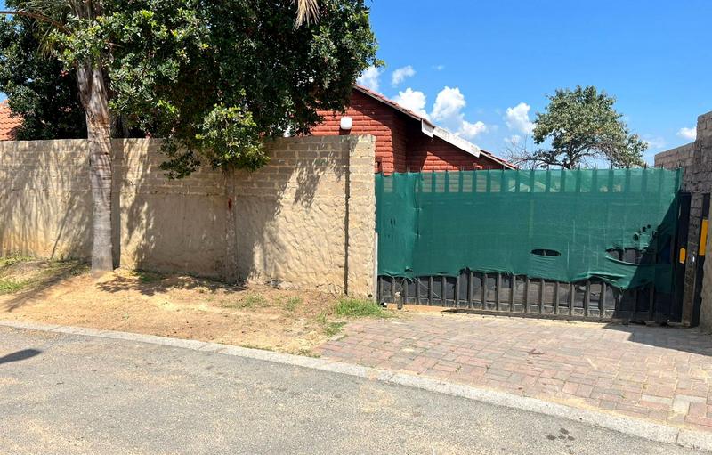 2 Bedroom Property for Sale in Cosmo City Gauteng