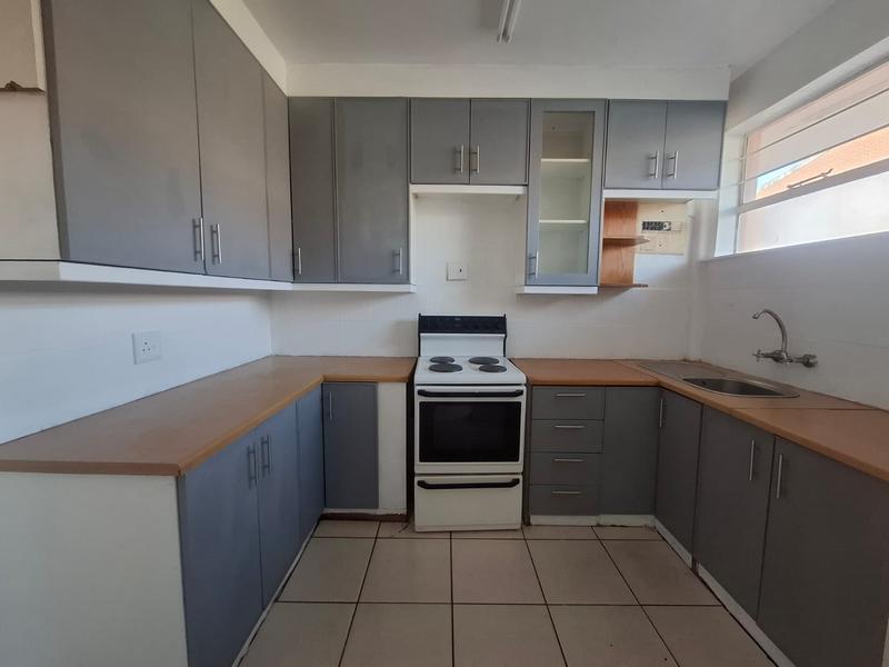 To Let 3 Bedroom Property for Rent in Florida Lake Gauteng