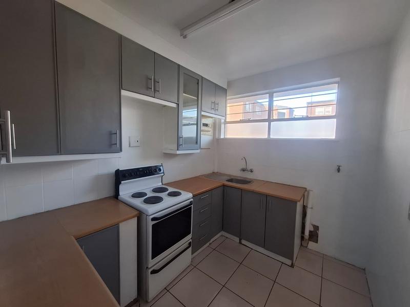 To Let 3 Bedroom Property for Rent in Florida Lake Gauteng