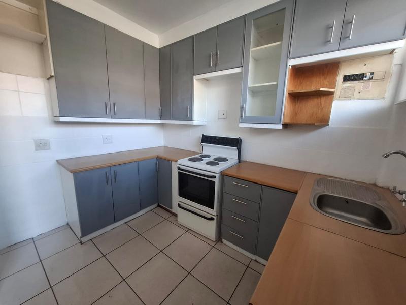 To Let 3 Bedroom Property for Rent in Florida Lake Gauteng