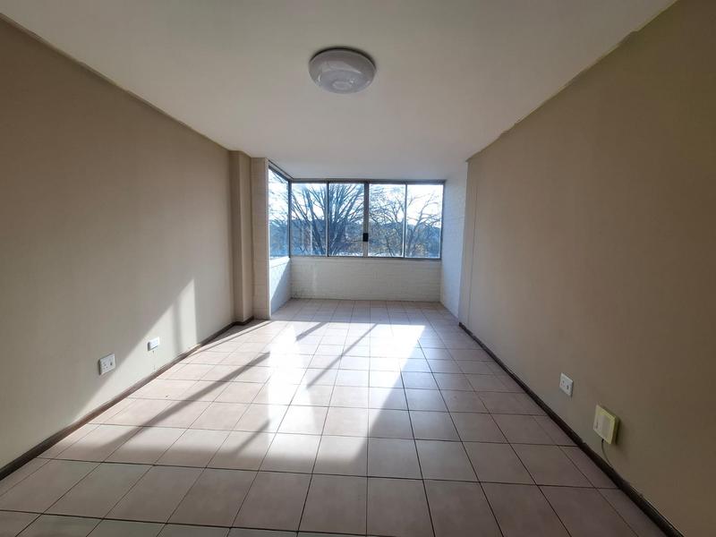 To Let 3 Bedroom Property for Rent in Florida Lake Gauteng