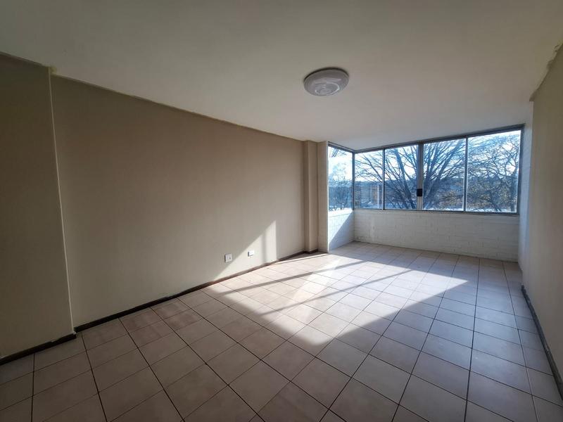 To Let 3 Bedroom Property for Rent in Florida Lake Gauteng