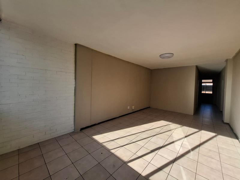 To Let 3 Bedroom Property for Rent in Florida Lake Gauteng