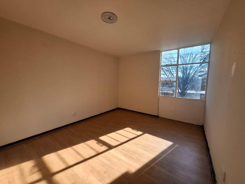 To Let 3 Bedroom Property for Rent in Florida Lake Gauteng