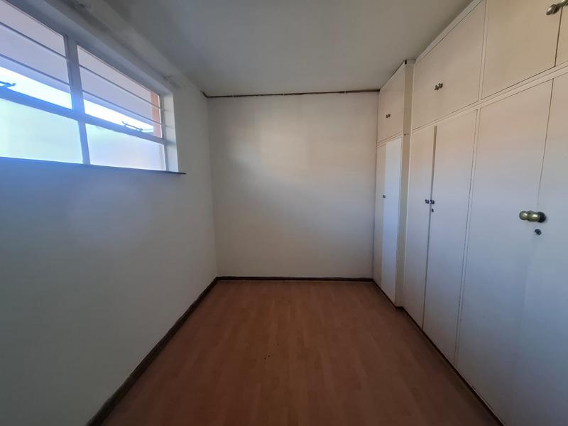 To Let 3 Bedroom Property for Rent in Florida Lake Gauteng