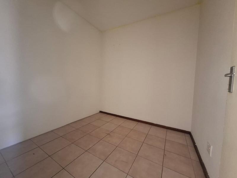 To Let 3 Bedroom Property for Rent in Florida Lake Gauteng