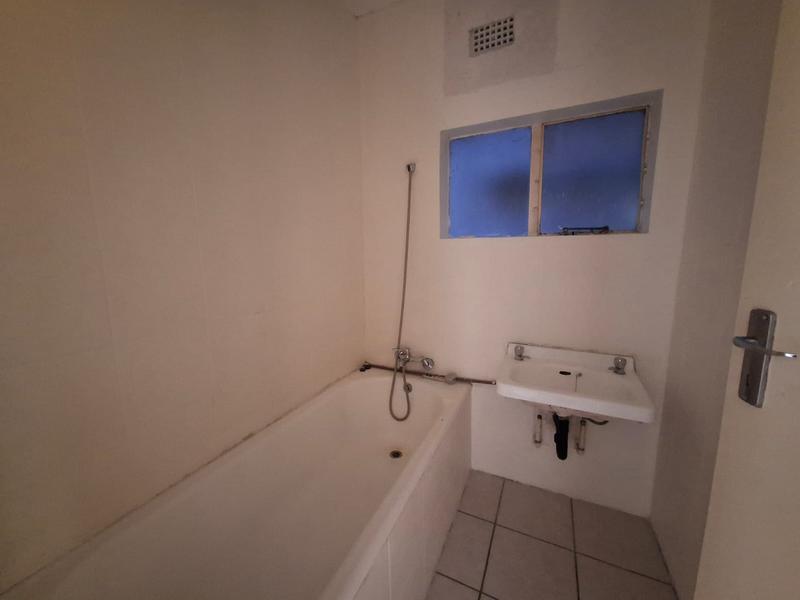 To Let 3 Bedroom Property for Rent in Florida Lake Gauteng