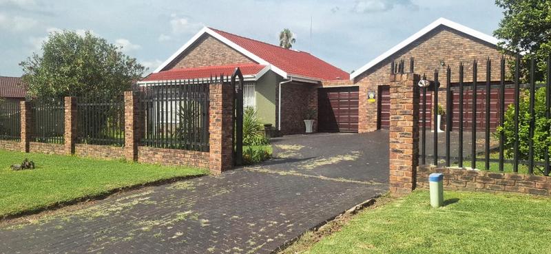 3 Bedroom Property for Sale in Glen Marais Gauteng