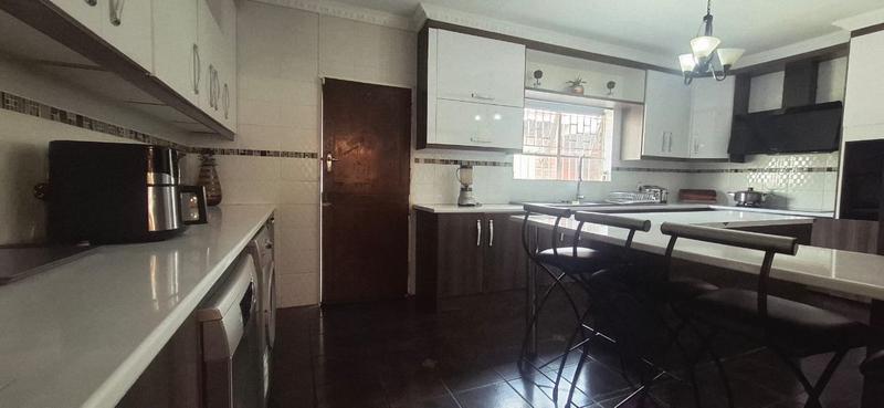 3 Bedroom Property for Sale in Glen Marais Gauteng