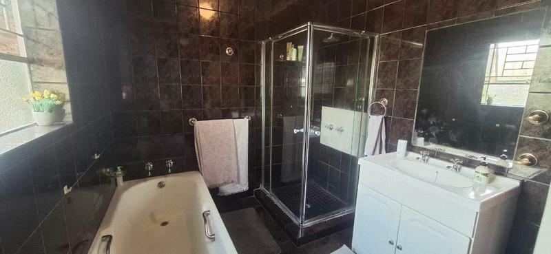 3 Bedroom Property for Sale in Glen Marais Gauteng