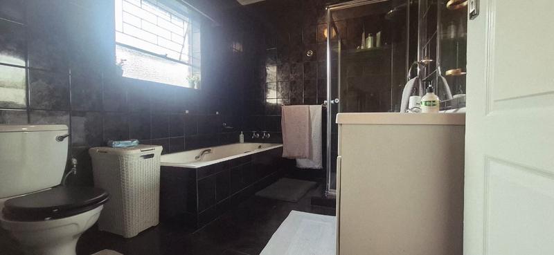 3 Bedroom Property for Sale in Glen Marais Gauteng