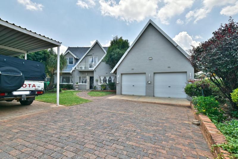 4 Bedroom Property for Sale in Glenanda Gauteng