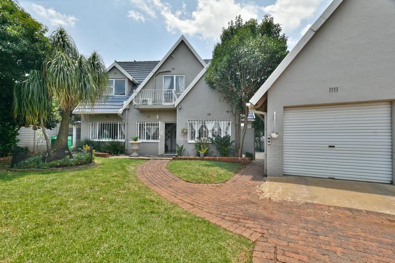 4 Bedroom Property for Sale in Glenanda Gauteng