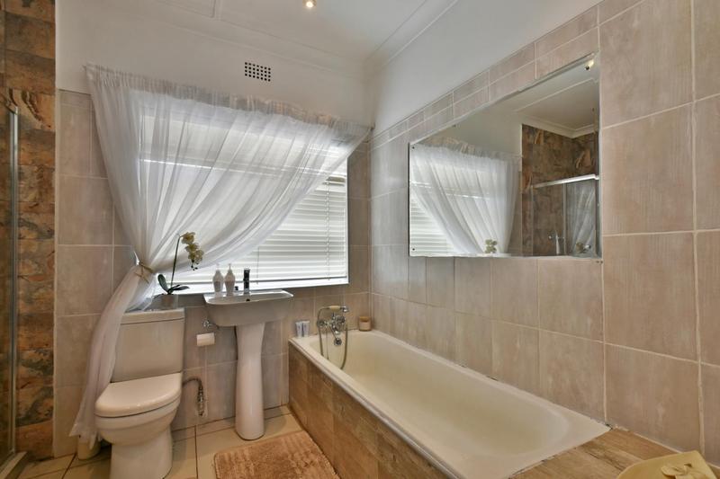 4 Bedroom Property for Sale in Glenanda Gauteng