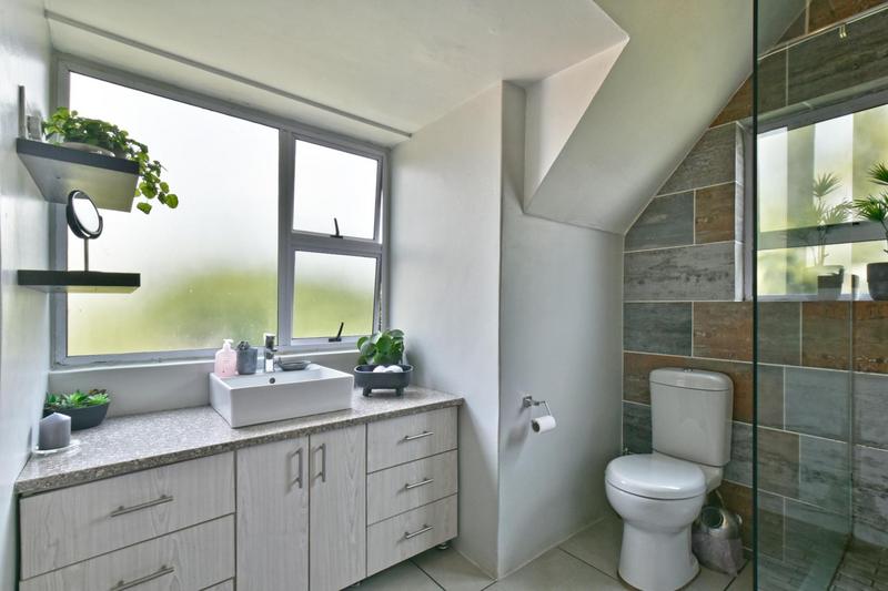 4 Bedroom Property for Sale in Glenanda Gauteng