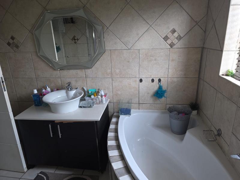 4 Bedroom Property for Sale in Zambezi Country Estate Gauteng