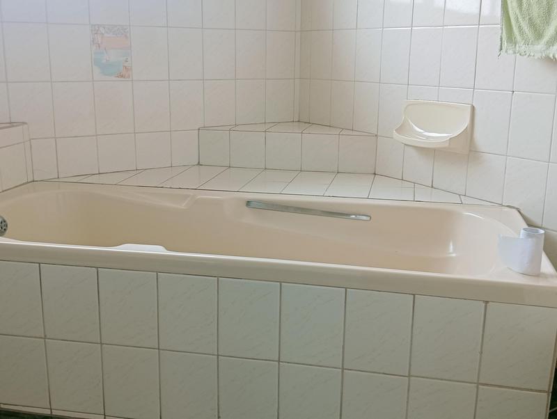 6 Bedroom Property for Sale in Helikonpark Gauteng