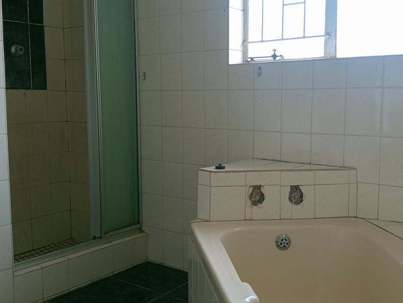 6 Bedroom Property for Sale in Helikonpark Gauteng