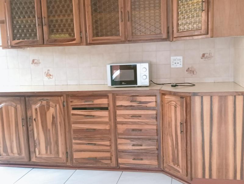 6 Bedroom Property for Sale in Helikonpark Gauteng