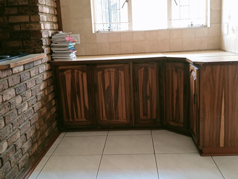 6 Bedroom Property for Sale in Helikonpark Gauteng