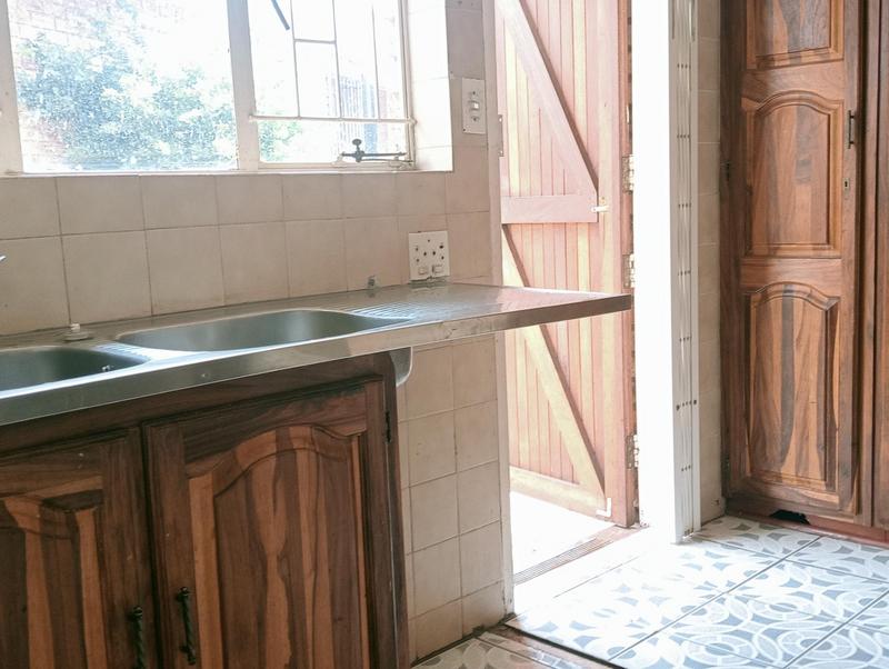 6 Bedroom Property for Sale in Helikonpark Gauteng