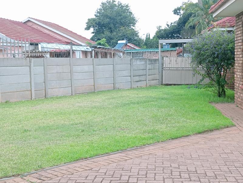 6 Bedroom Property for Sale in Helikonpark Gauteng