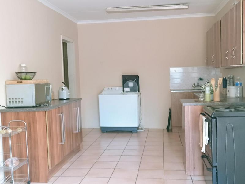 6 Bedroom Property for Sale in Helikonpark Gauteng