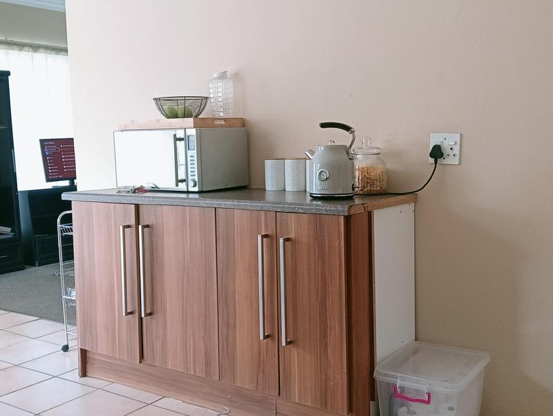 6 Bedroom Property for Sale in Helikonpark Gauteng