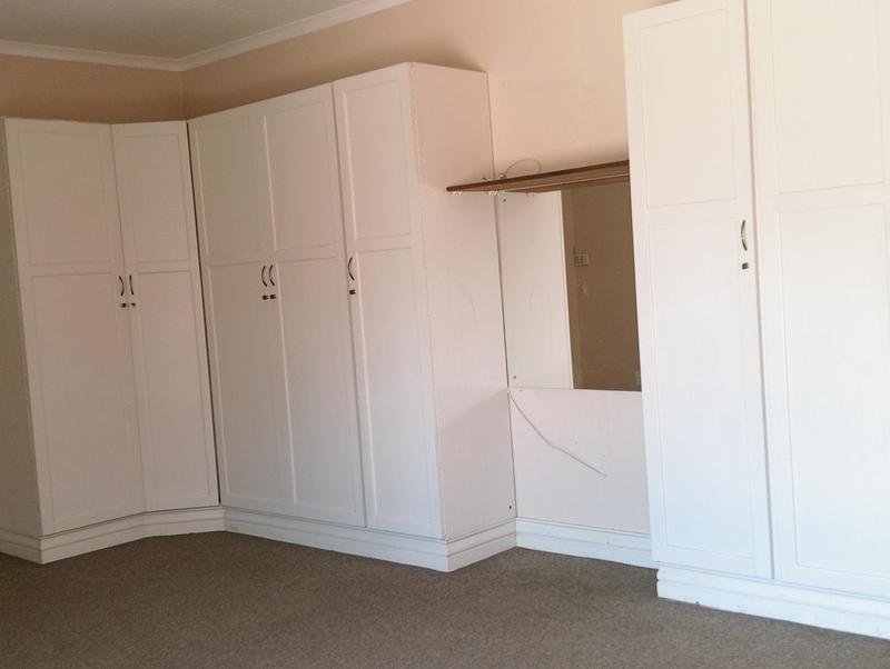 6 Bedroom Property for Sale in Helikonpark Gauteng