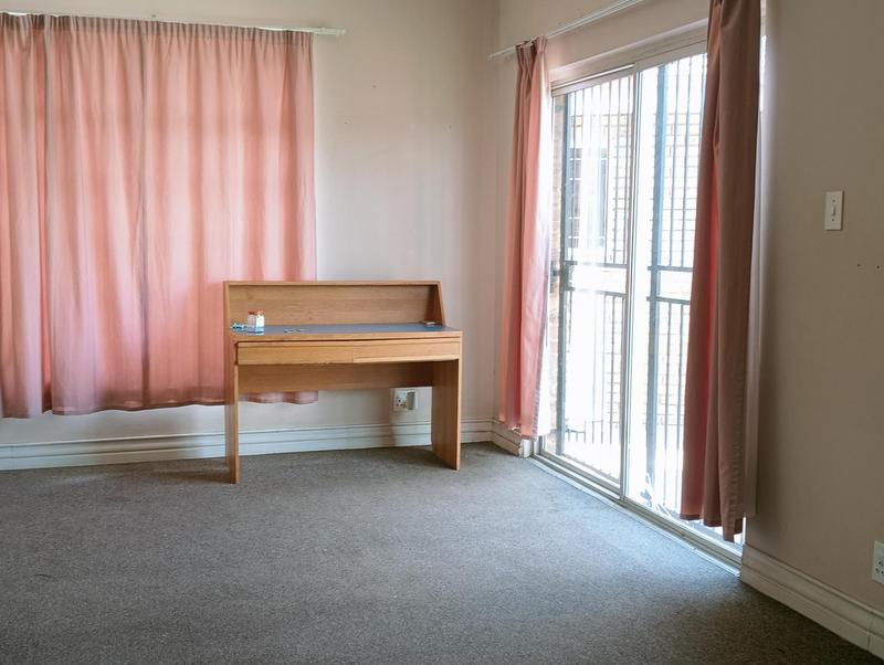 6 Bedroom Property for Sale in Helikonpark Gauteng