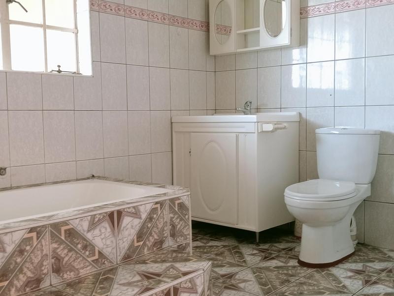 6 Bedroom Property for Sale in Helikonpark Gauteng