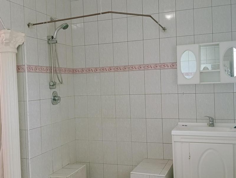 6 Bedroom Property for Sale in Helikonpark Gauteng