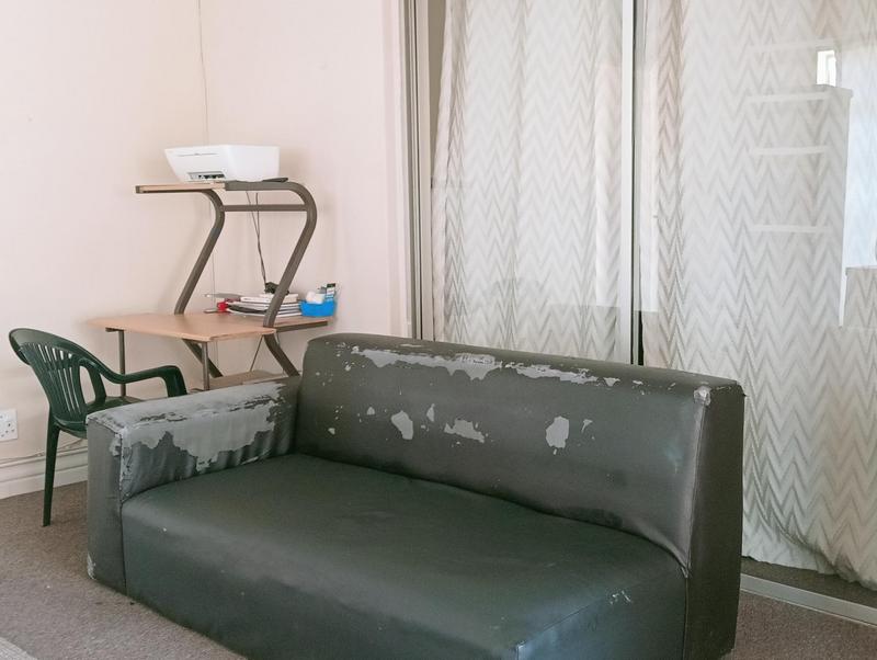 6 Bedroom Property for Sale in Helikonpark Gauteng