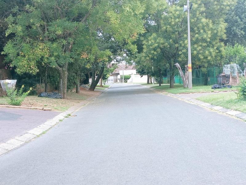 6 Bedroom Property for Sale in Helikonpark Gauteng