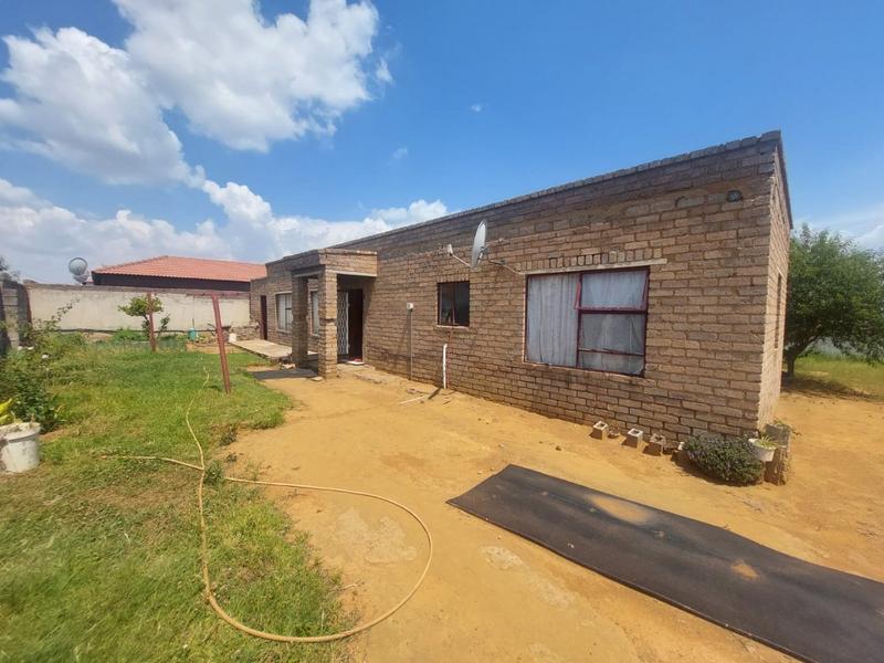 2 Bedroom Property for Sale in Mohlakeng Gauteng