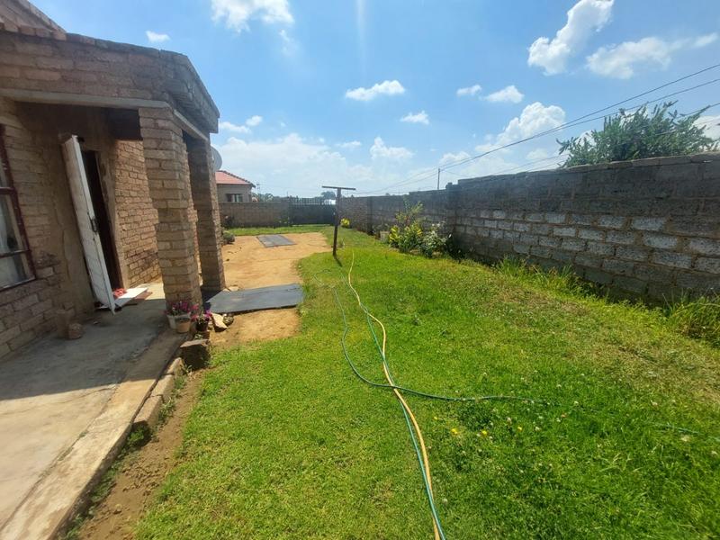 2 Bedroom Property for Sale in Mohlakeng Gauteng