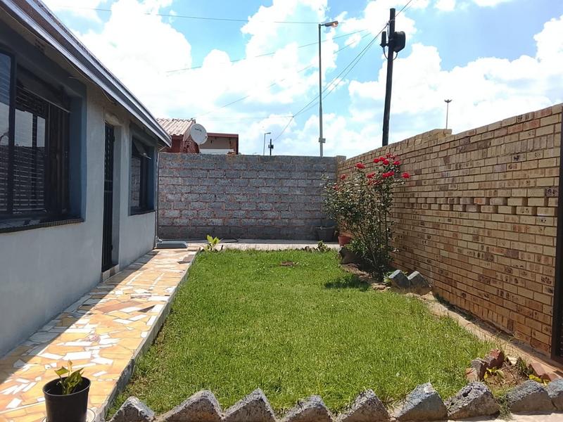 1 Bedroom Property for Sale in Molapo Gauteng