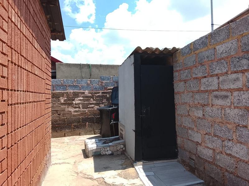 1 Bedroom Property for Sale in Molapo Gauteng