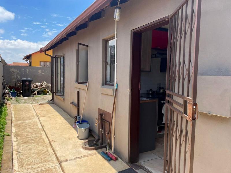 1 Bedroom Property for Sale in Protea Glen Gauteng