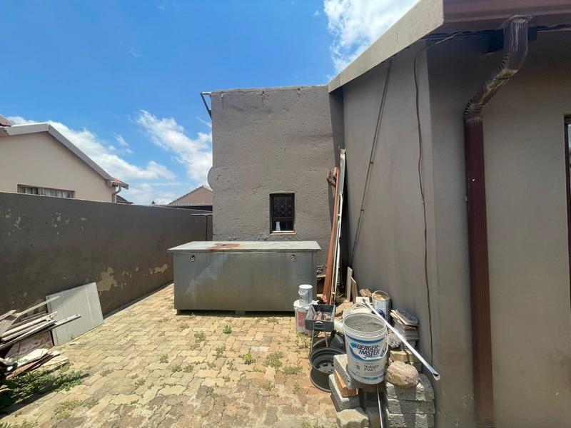 1 Bedroom Property for Sale in Protea Glen Gauteng