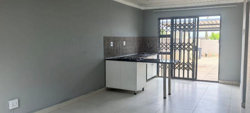 1 Bedroom Property for Sale in Protea Glen Gauteng