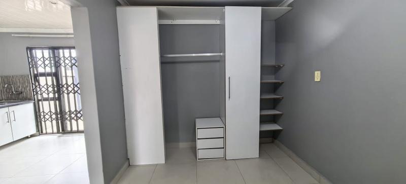 1 Bedroom Property for Sale in Protea Glen Gauteng