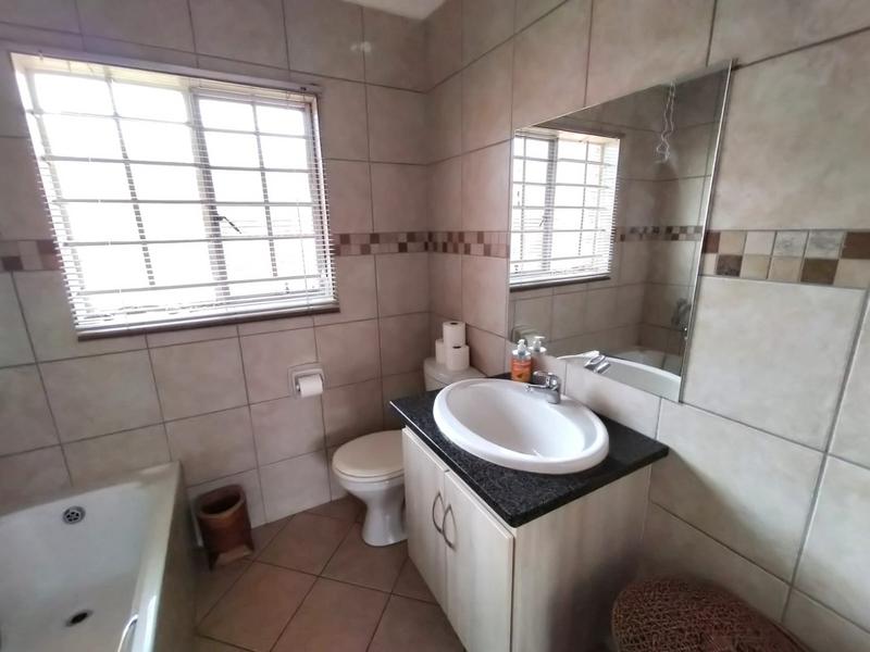 2 Bedroom Property for Sale in Annlin Gauteng