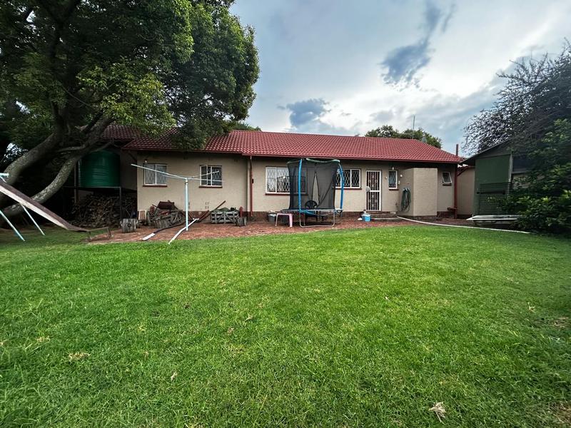 4 Bedroom Property for Sale in Vorna Valley Gauteng