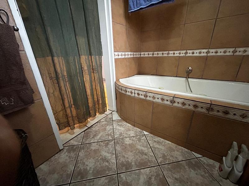 4 Bedroom Property for Sale in Vorna Valley Gauteng