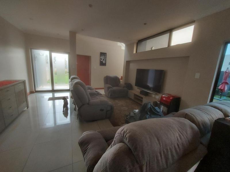 4 Bedroom Property for Sale in Raslouw Gardens Gauteng