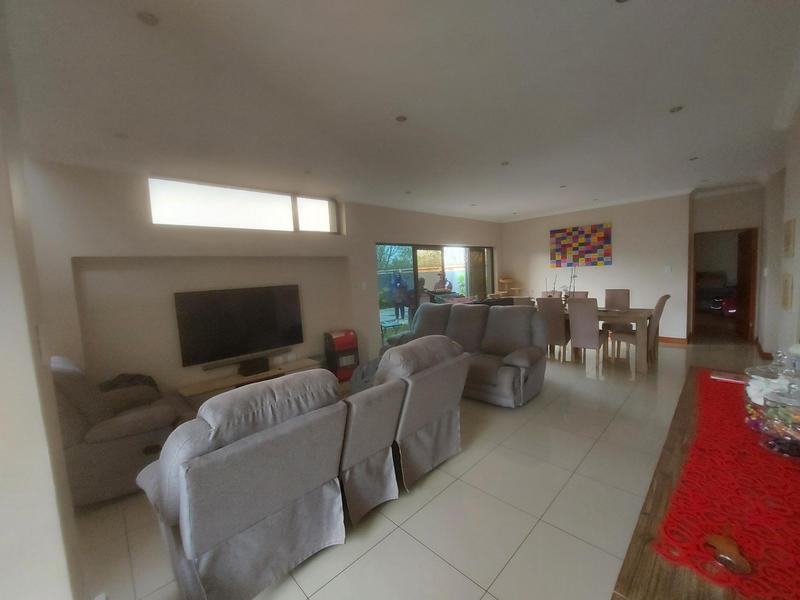 4 Bedroom Property for Sale in Raslouw Gardens Gauteng