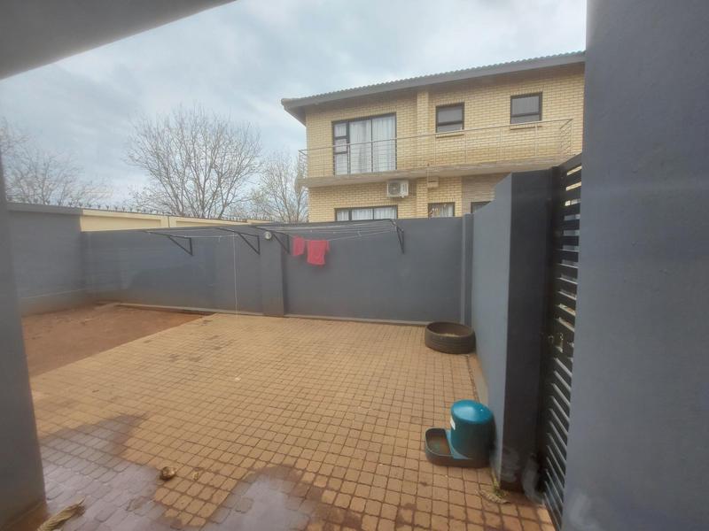 4 Bedroom Property for Sale in Raslouw Gardens Gauteng