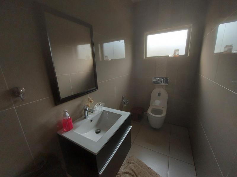 4 Bedroom Property for Sale in Raslouw Gardens Gauteng