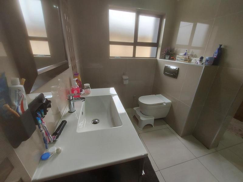 4 Bedroom Property for Sale in Raslouw Gardens Gauteng